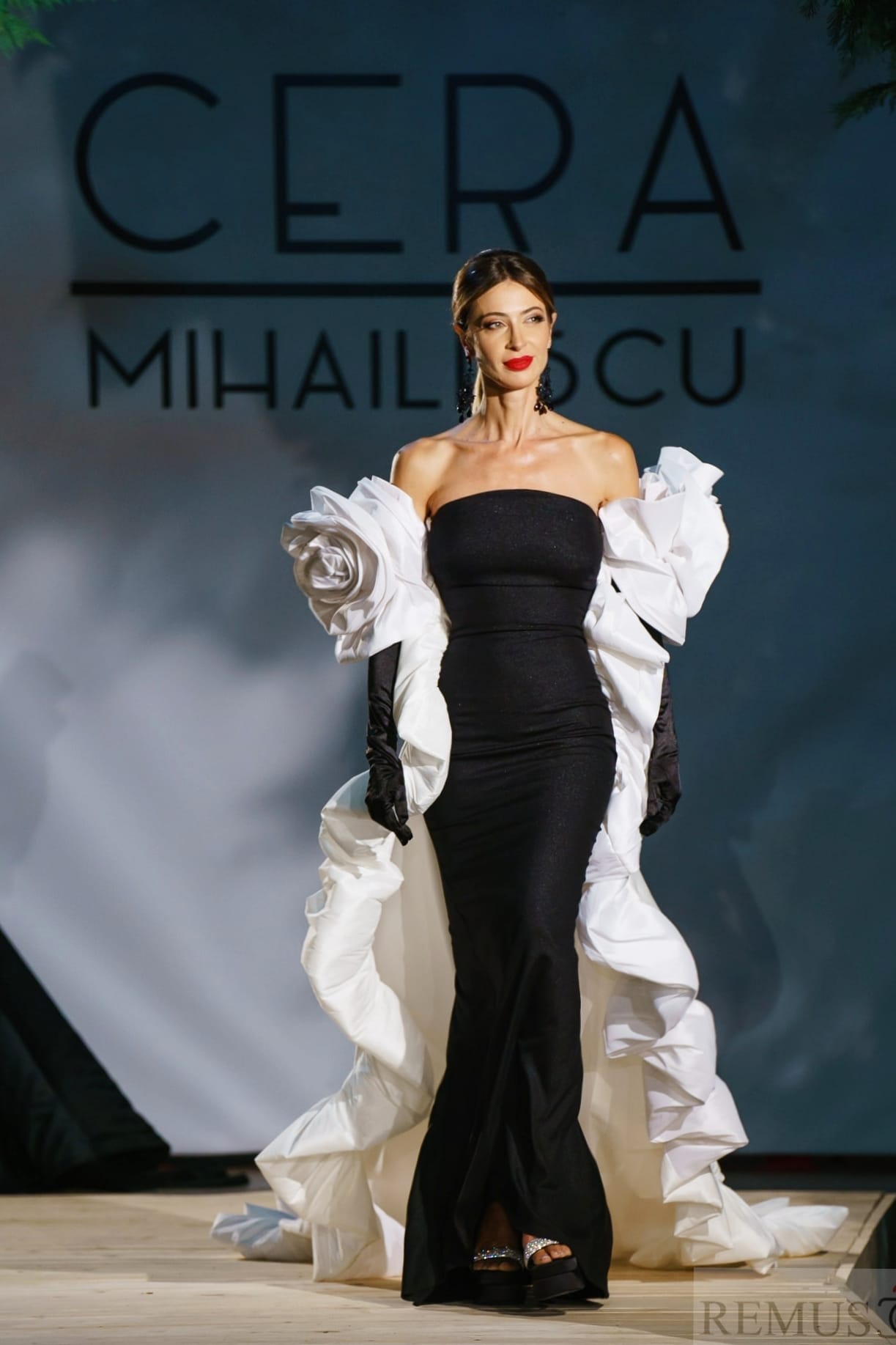 Outfit Oriental Poppy - Cris Tudora👍