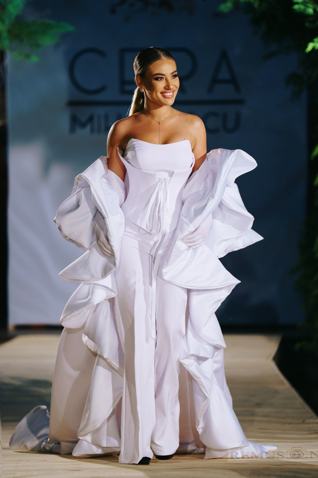Narcissus Wedding Dress - Irina Baianț👍